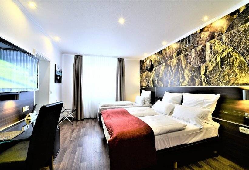 标准三人间, Ascot