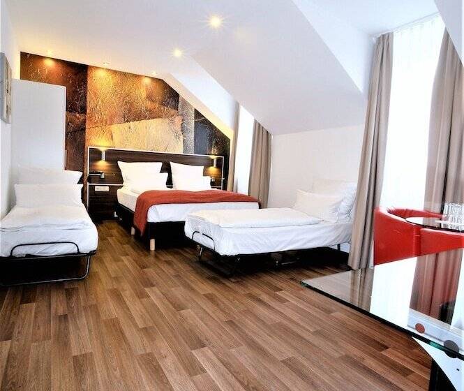 标准三人间, Ascot