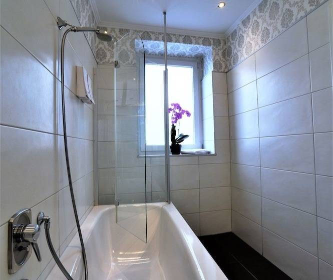 スタンダードトリプルルーム, Ascot