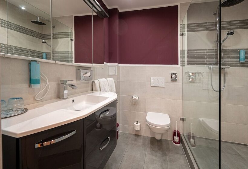 컴포트 룸, Deutscher Hof