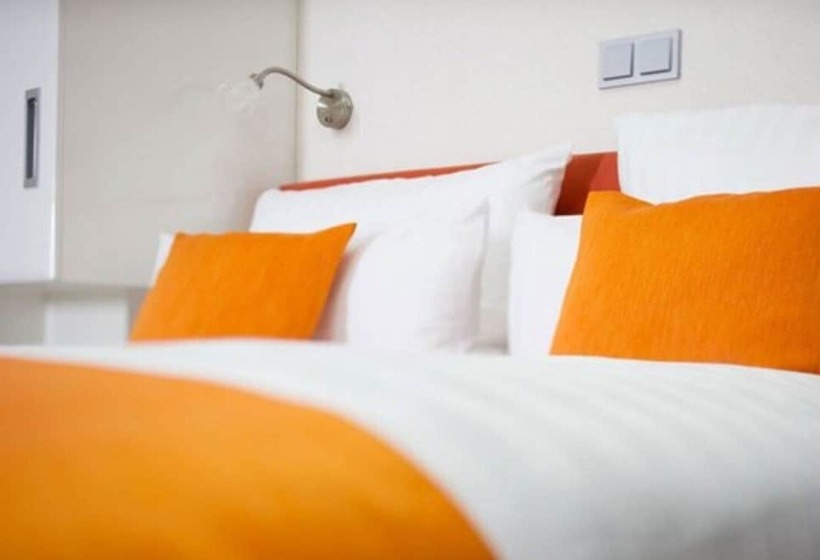 컴포트 룸, Freihof