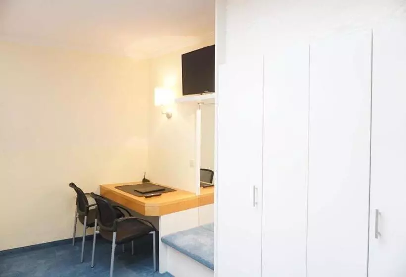 Standard Kolmen Hengen Huone, Herdegen Rooms Self Check In