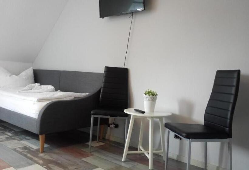 غرفة قياسية ثلاثية, Hof Von Oldenburg