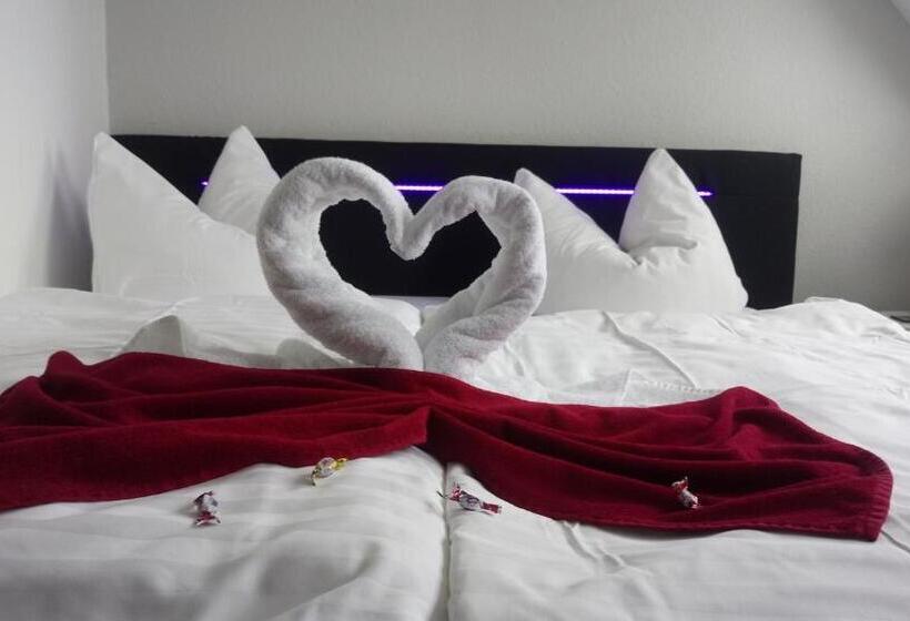 غرفة قياسية ثلاثية, Hof Von Oldenburg