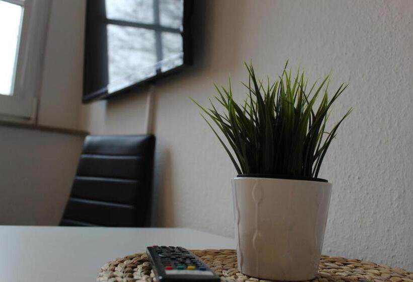 غرفة قياسية ثلاثية, Hof Von Oldenburg