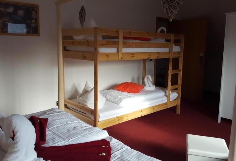 غرفة قياسية رباعية, Hof Von Oldenburg