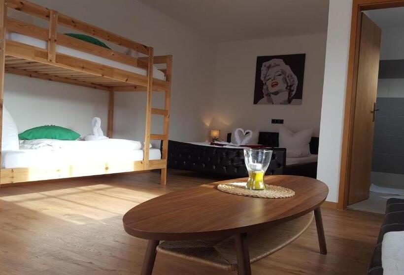 غرفة قياسية رباعية, Hof Von Oldenburg