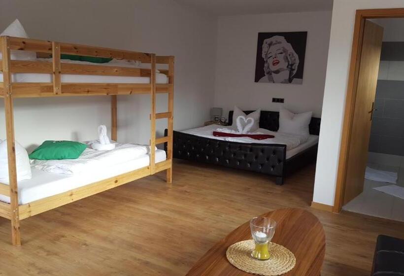 غرفة قياسية رباعية, Hof Von Oldenburg