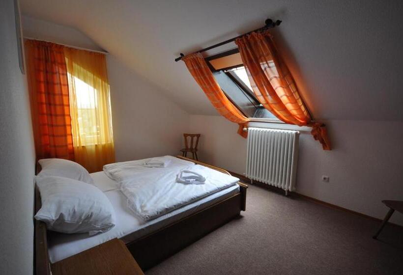 Семейный Номер, & Hostel Drei Baren