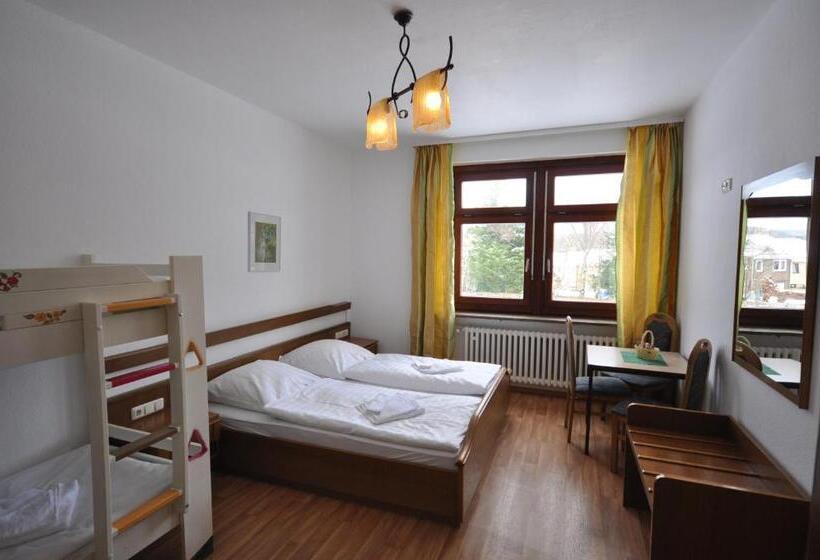 غرفة عائلية, & Hostel Drei Baren