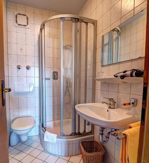 スタンダードシングルルーム, Huber