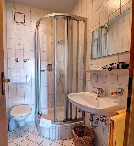 اتاق استاندارد یک نفره, Huber