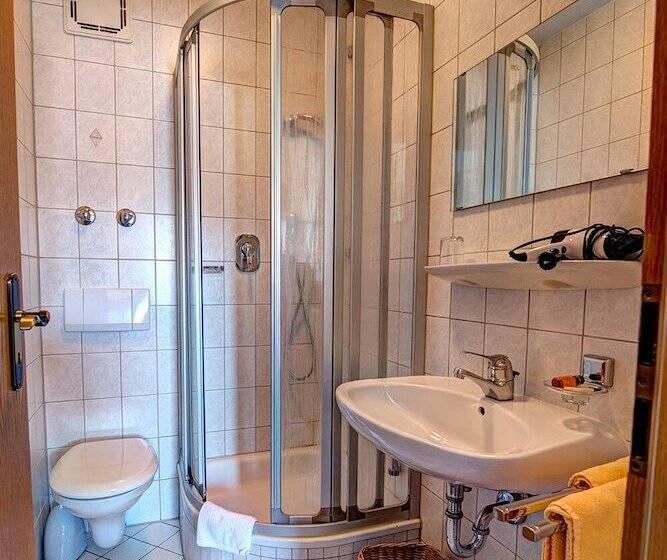 スタンダードシングルルーム, Huber