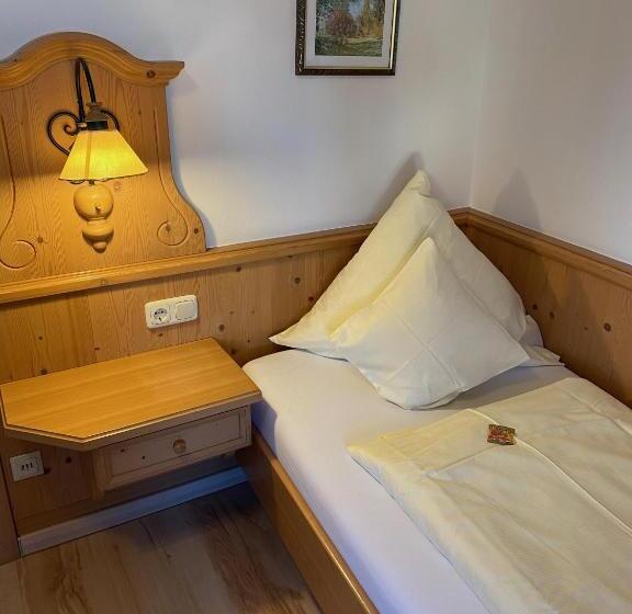 スタンダードシングルルーム, Lobmeyer