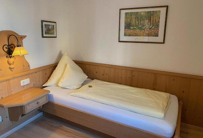 スタンダードシングルルーム, Lobmeyer