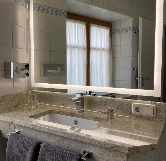 コンフォートルーム, Lobmeyer