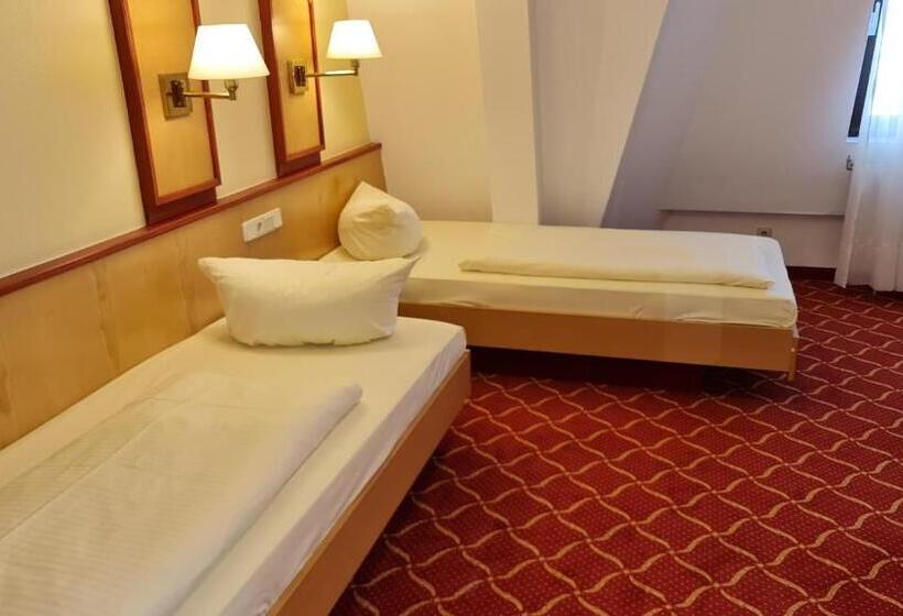 이코노미 룸, Montana