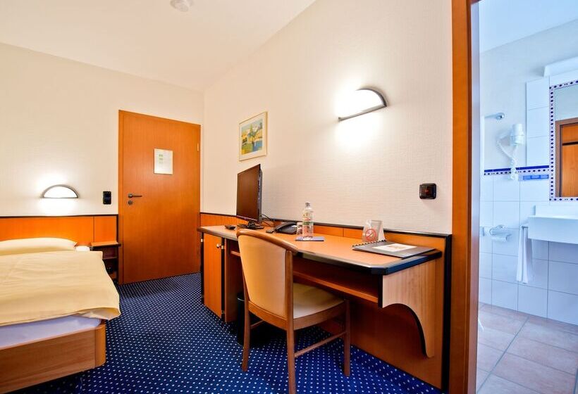 标准单人间, Panorama