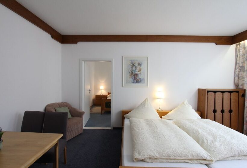 Perhehuone, Schwarzwald Schäfer