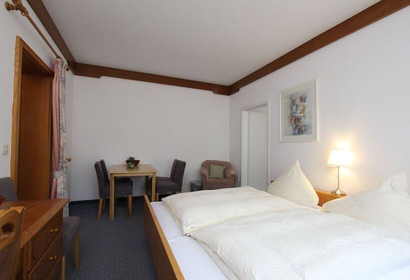 Perhehuone, Schwarzwald Schäfer