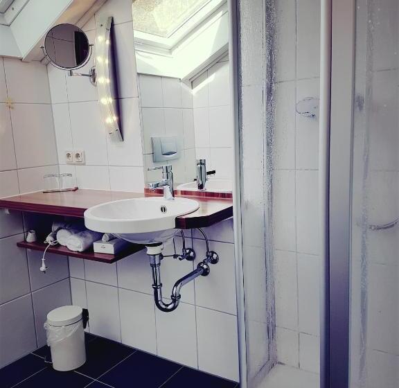 Номер Стандарт Индивидуальный, Spechtshaardt