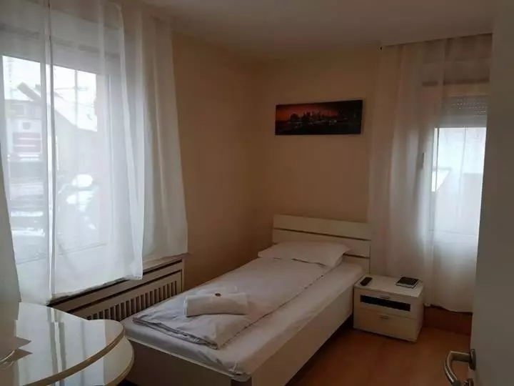 اتاق استاندارد یک نفره, Zum Erbacher Hof