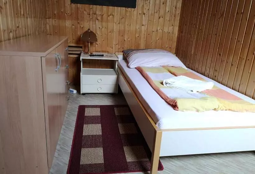 اتاق استاندارد یک تخته با سرویس بهداشتی مشترک, Zum Erbacher Hof