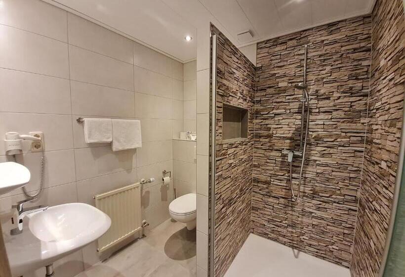 غرفة قياسية مع حمام خارجي, Waldquelle   Baumhaushotel Aerzen