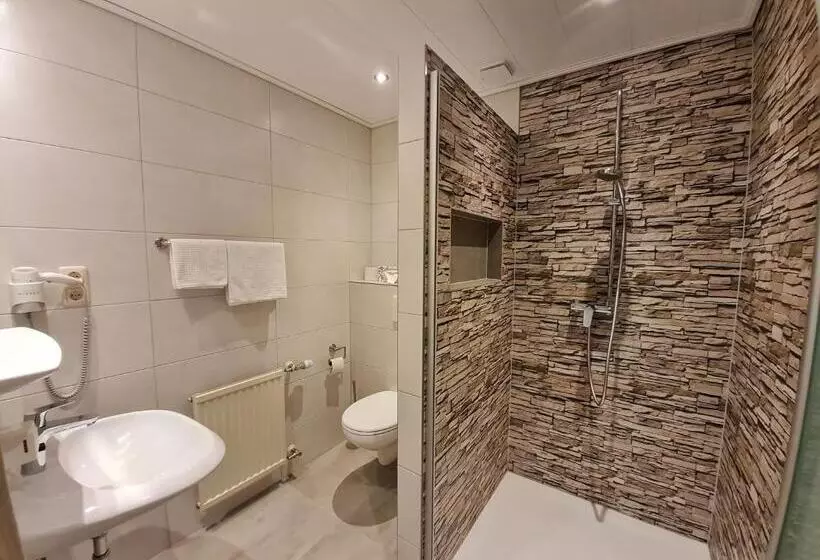 Standard room with outdoor bath, Waldquelle Baumhaushotel Aerzen