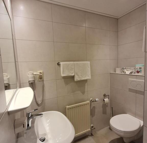 Standard room with outdoor bath, Waldquelle   Baumhaushotel Aerzen