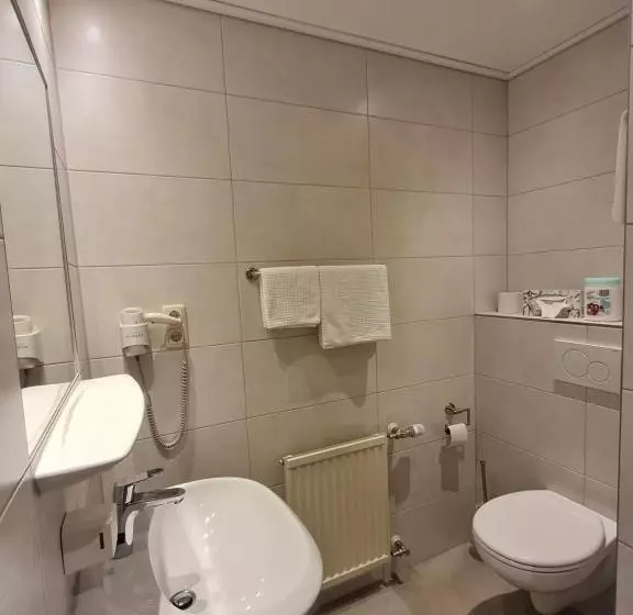 Standard room with outdoor bath, Waldquelle Baumhaushotel Aerzen