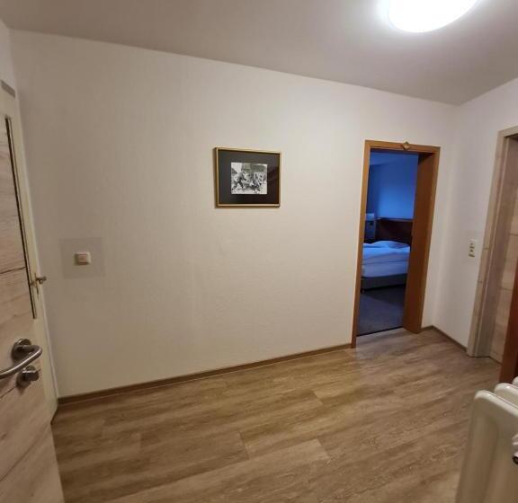 غرفة قياسية مع حمام خارجي, Waldquelle   Baumhaushotel Aerzen