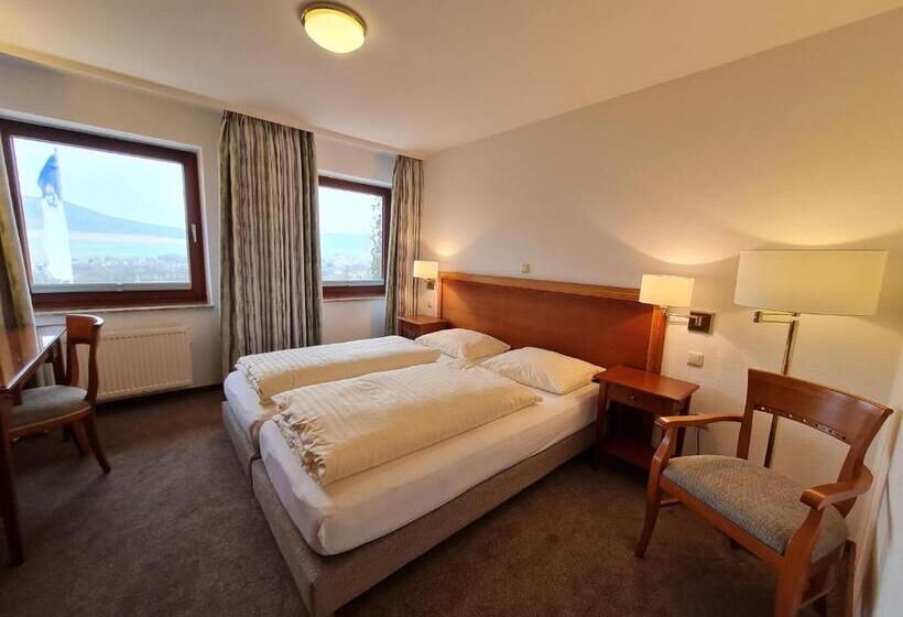 Standard room with outdoor bath, Waldquelle   Baumhaushotel Aerzen