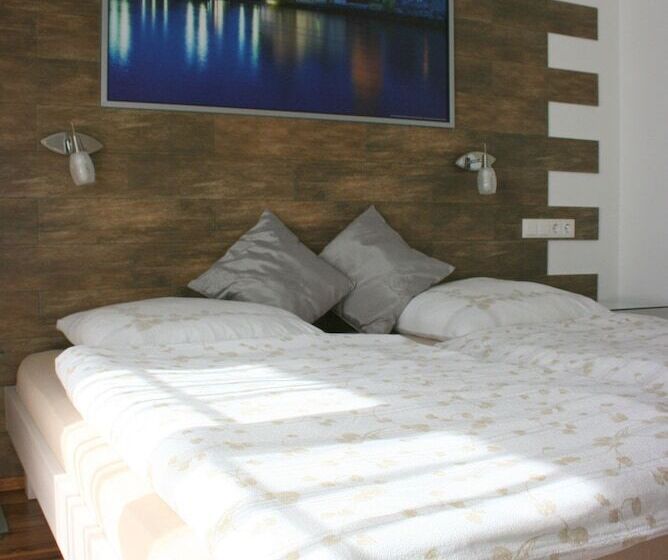 ジュニアスイート, Am Donaubogen