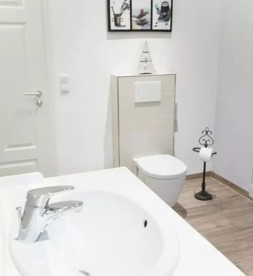 اتاق استاندارد با سرویس بهداشتی مشترک, Park Villa Gernsheim