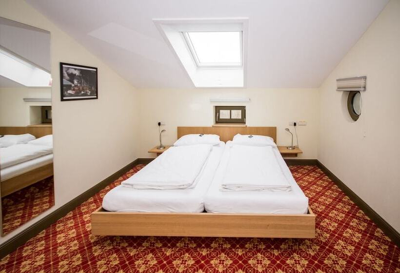 标准间, Bahnhof Busch