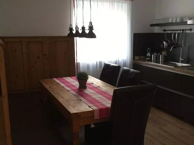 آپارتمان 1 خوابه با بالکن, Illertisser Hof
