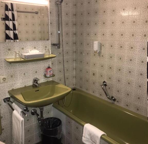 Standart Oda, Quellenhof Bad Urach