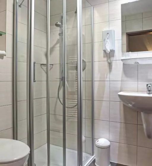 Standard Yhden Hengen Huone, Rebschule