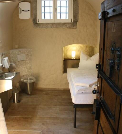 חדר סטנדרט יחיד, Knast Hotel Fronfeste