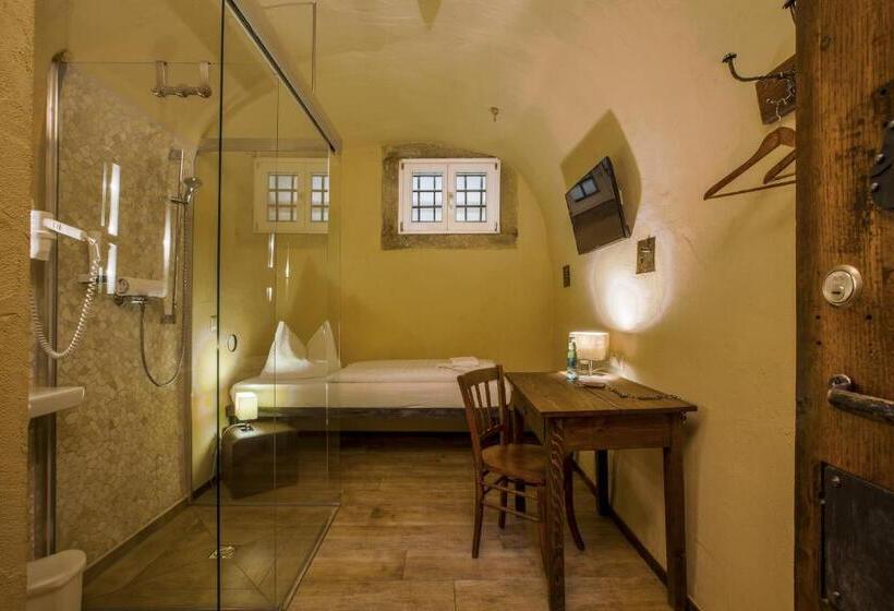 חדר סטנדרט יחיד, Knast Hotel Fronfeste