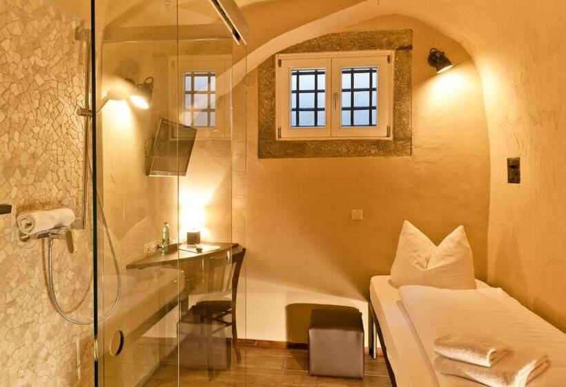 חדר סטנדרט יחיד, Knast Hotel Fronfeste