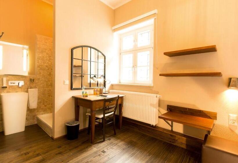 חדר סטנדרט, Knast Hotel Fronfeste