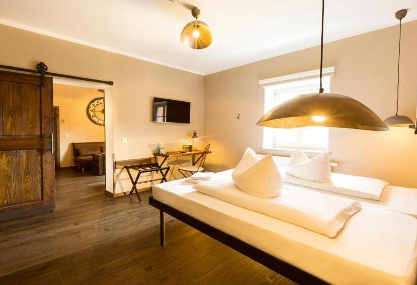 סוויטה, Knast Hotel Fronfeste