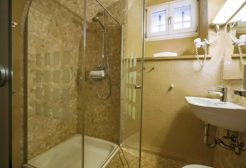 スイート, Knast Hotel Fronfeste