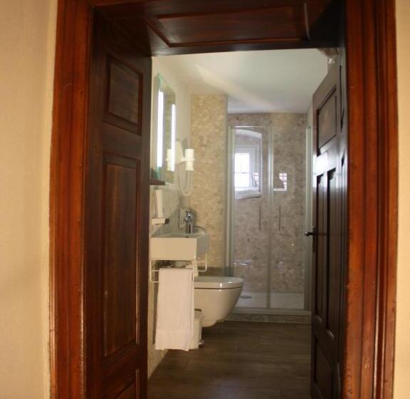 חדר משפחתי, Knast Hotel Fronfeste