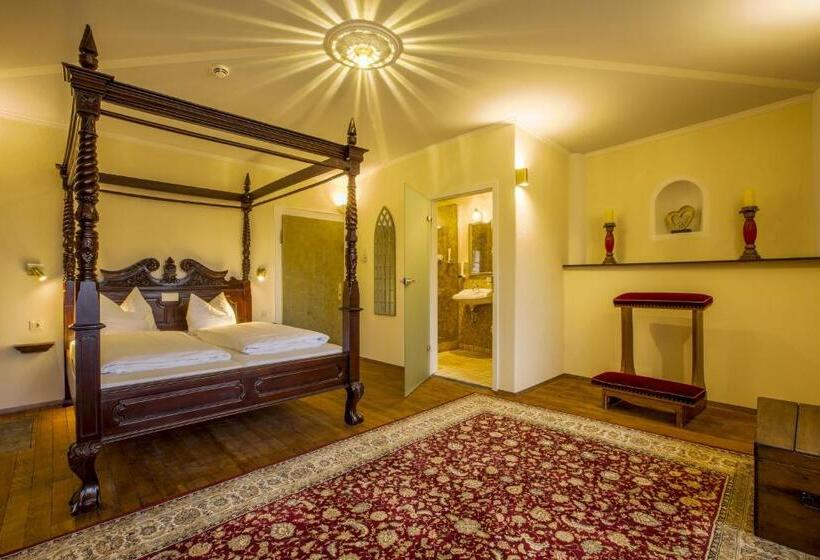 חדר דלוקס, Knast Hotel Fronfeste