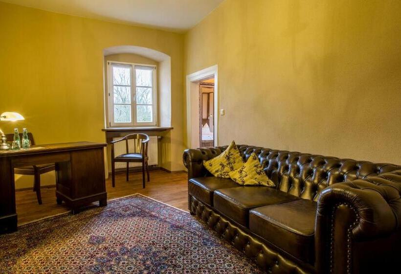 סוויטה, Knast Hotel Fronfeste