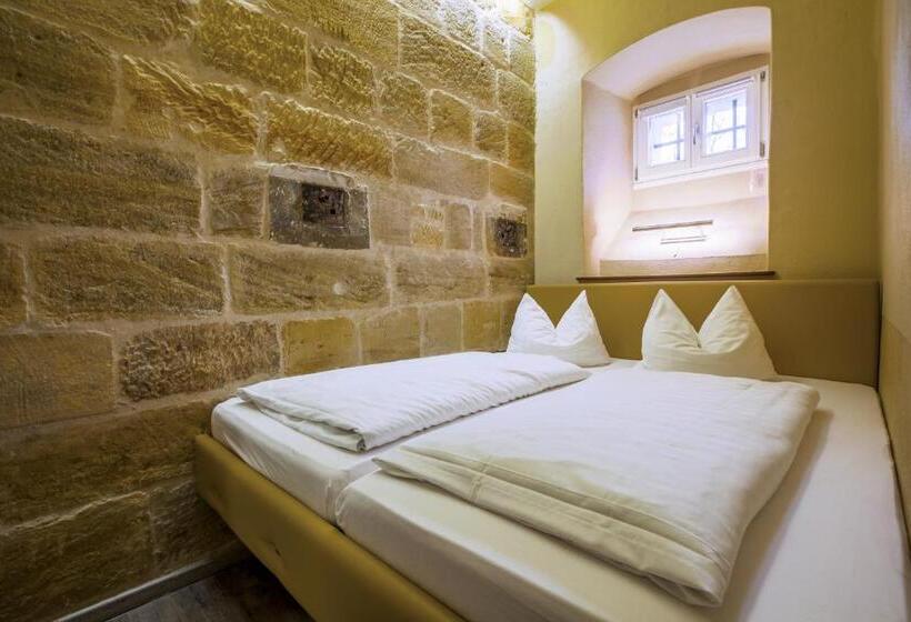 חדר דלוקס, Knast Hotel Fronfeste