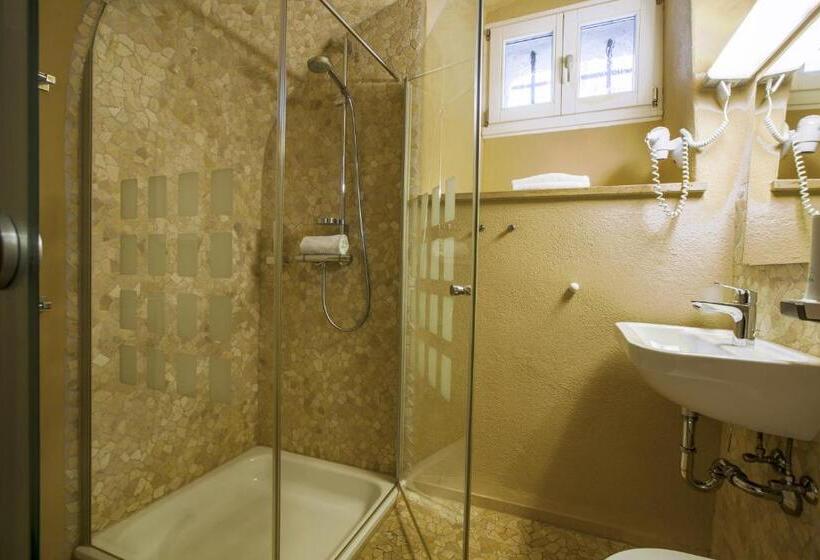 Номер Deluxe, Knast Hotel Fronfeste